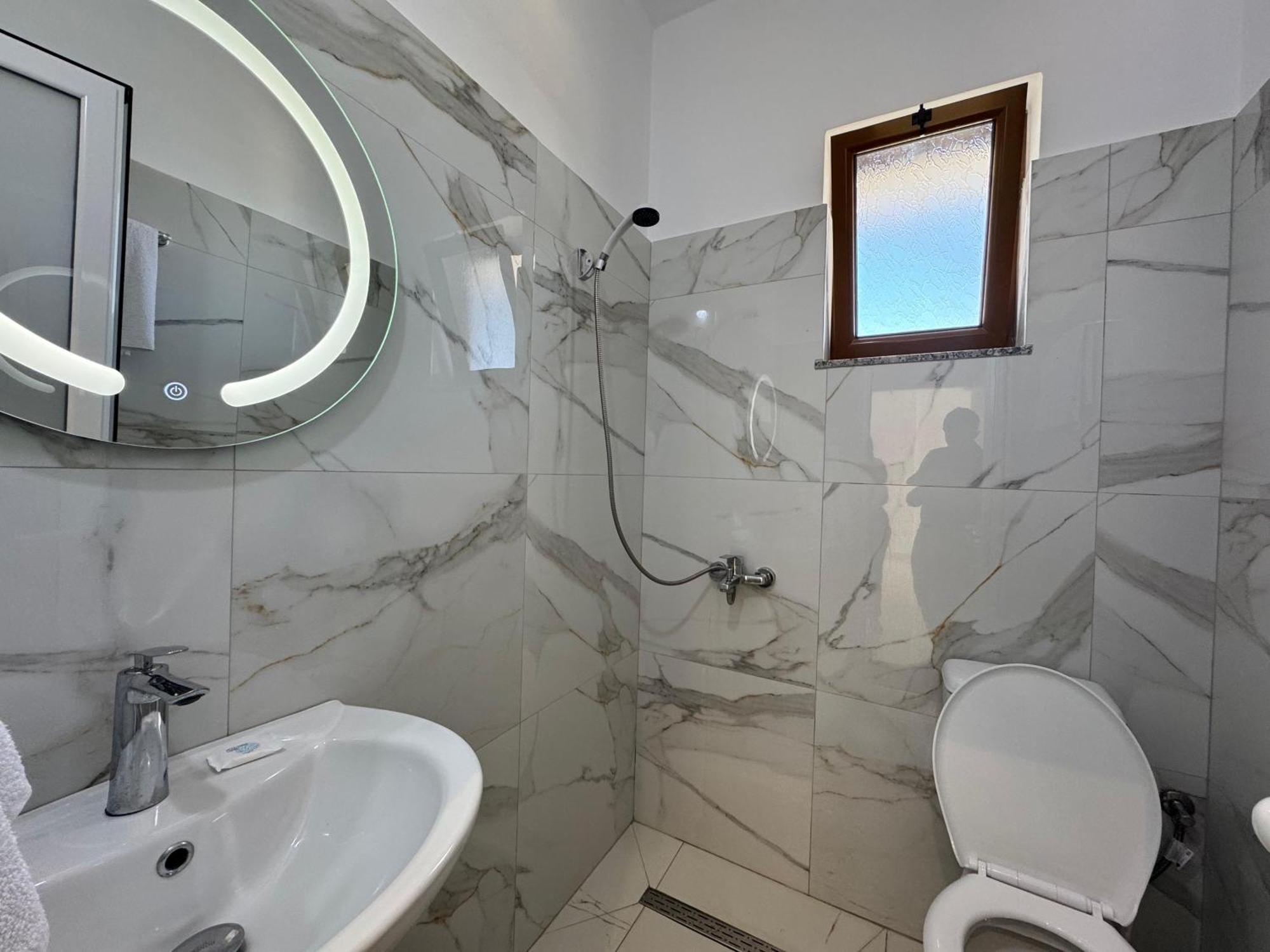 Vila Hergi Sarandë 外观 照片