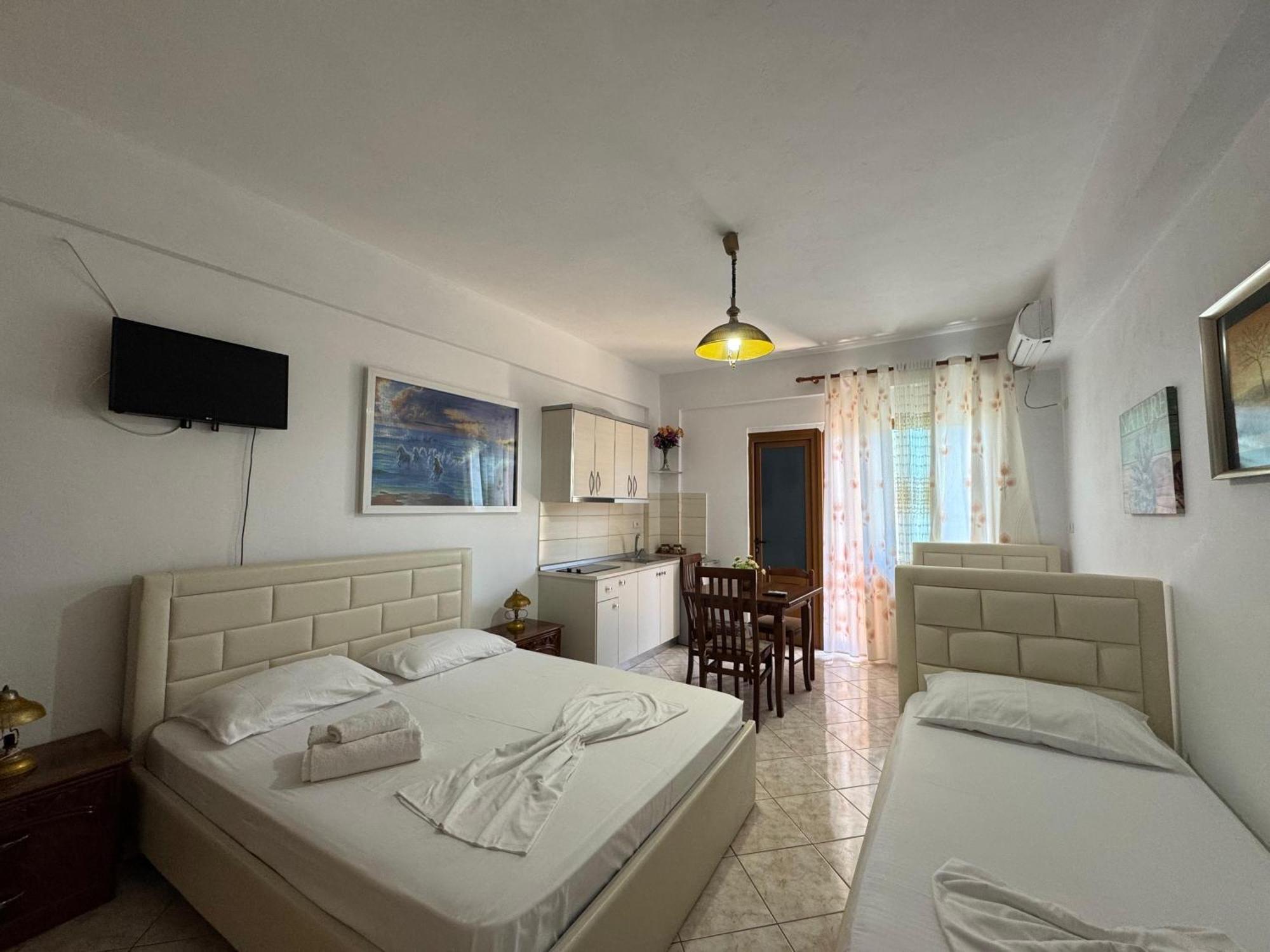 Vila Hergi Sarandë 外观 照片